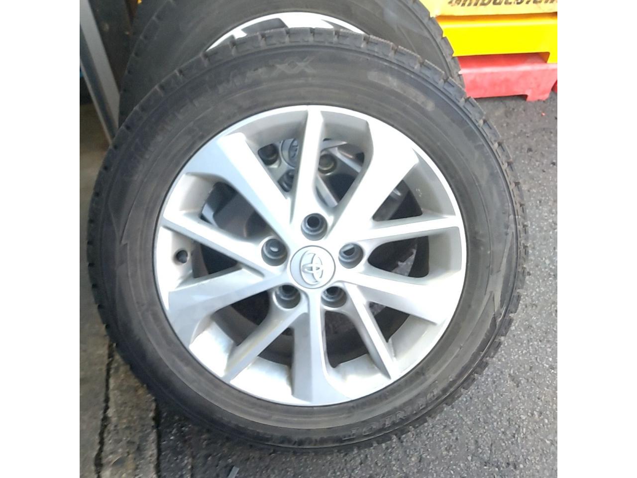 Toyota Auris genuine Spoke wheels + DUNLOP WINTERMAXX WM02