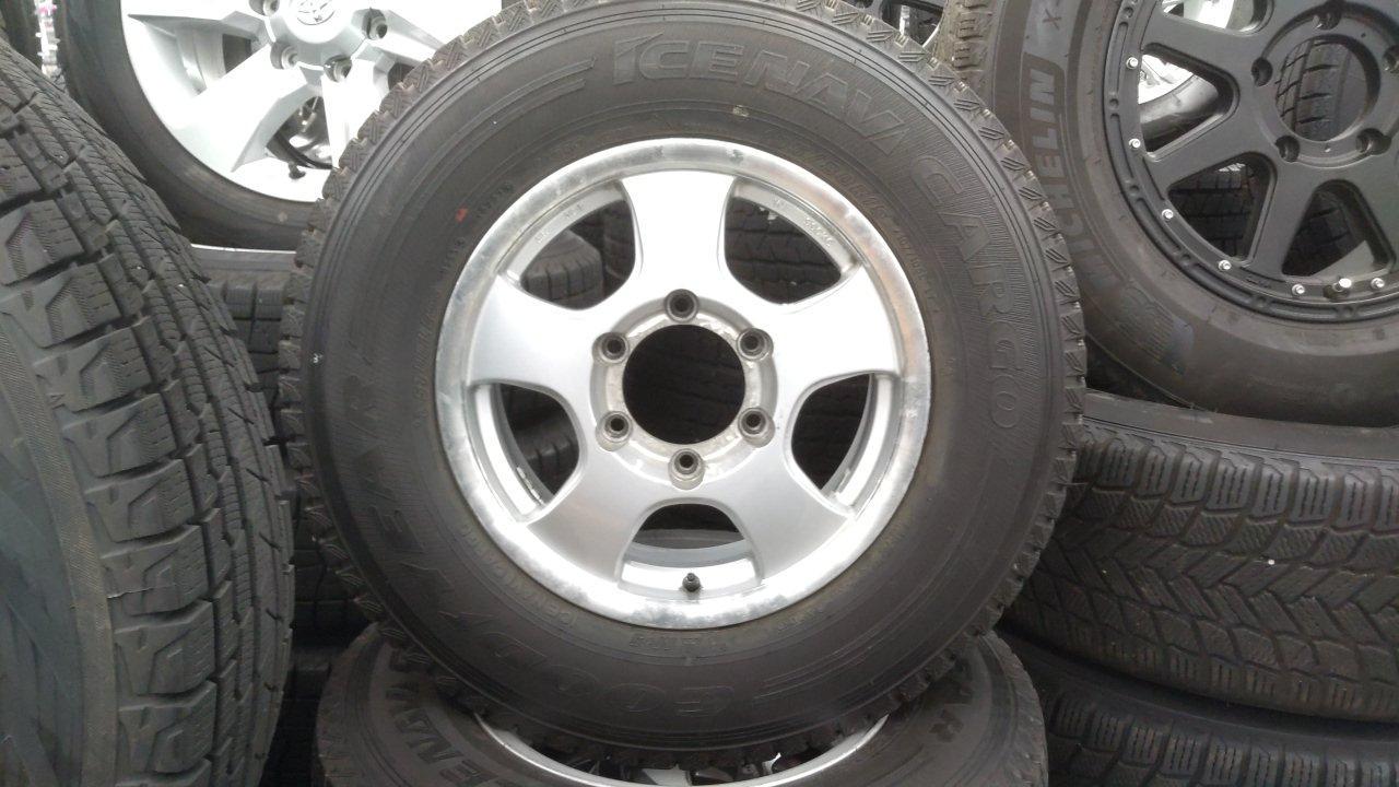 Unknown Manufacturer 5-spoke wheel + GOODYEAR ICENAVI CARGO