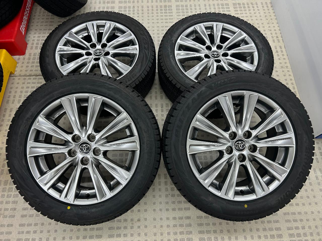 Balanced Toyota genuine 30 series Alphard Golden Eyes wheels Manufactured for +24 years New BRIDGESTONE BLIZZAK VRX2