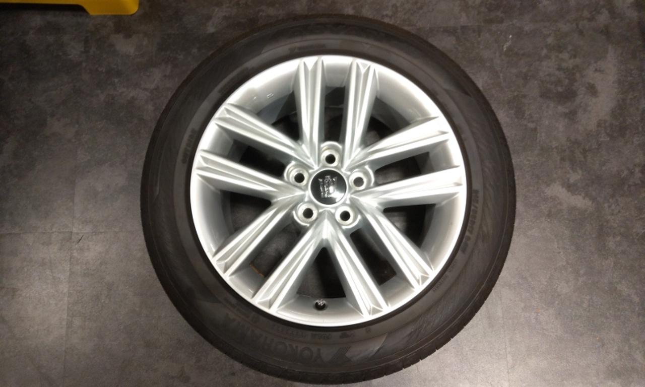 210 series Crown Previous term original wheel + YOKOHAMA ADVAN dB V552