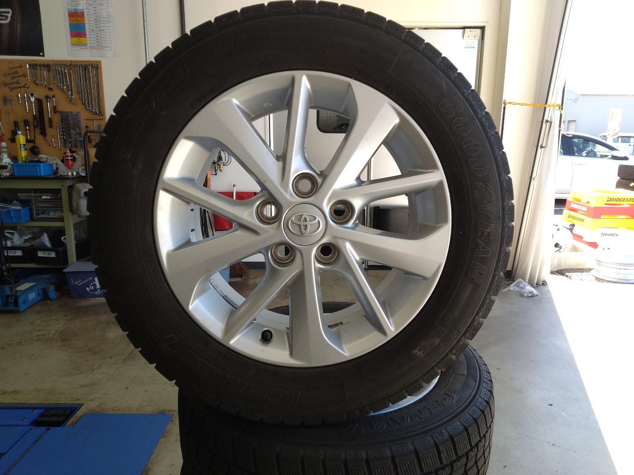 TOYOTA Yaris Cross genuine wheel + GOODYEAR ICE NAVI 7