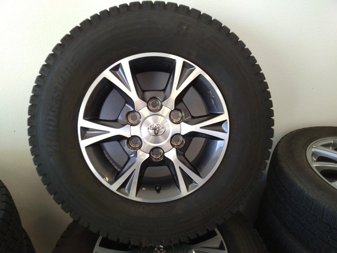 Toyota Hiace 200 Genuine optional aluminum wheels + BRIDGESTONE BLIZZAK BL10 107 / 105N LT