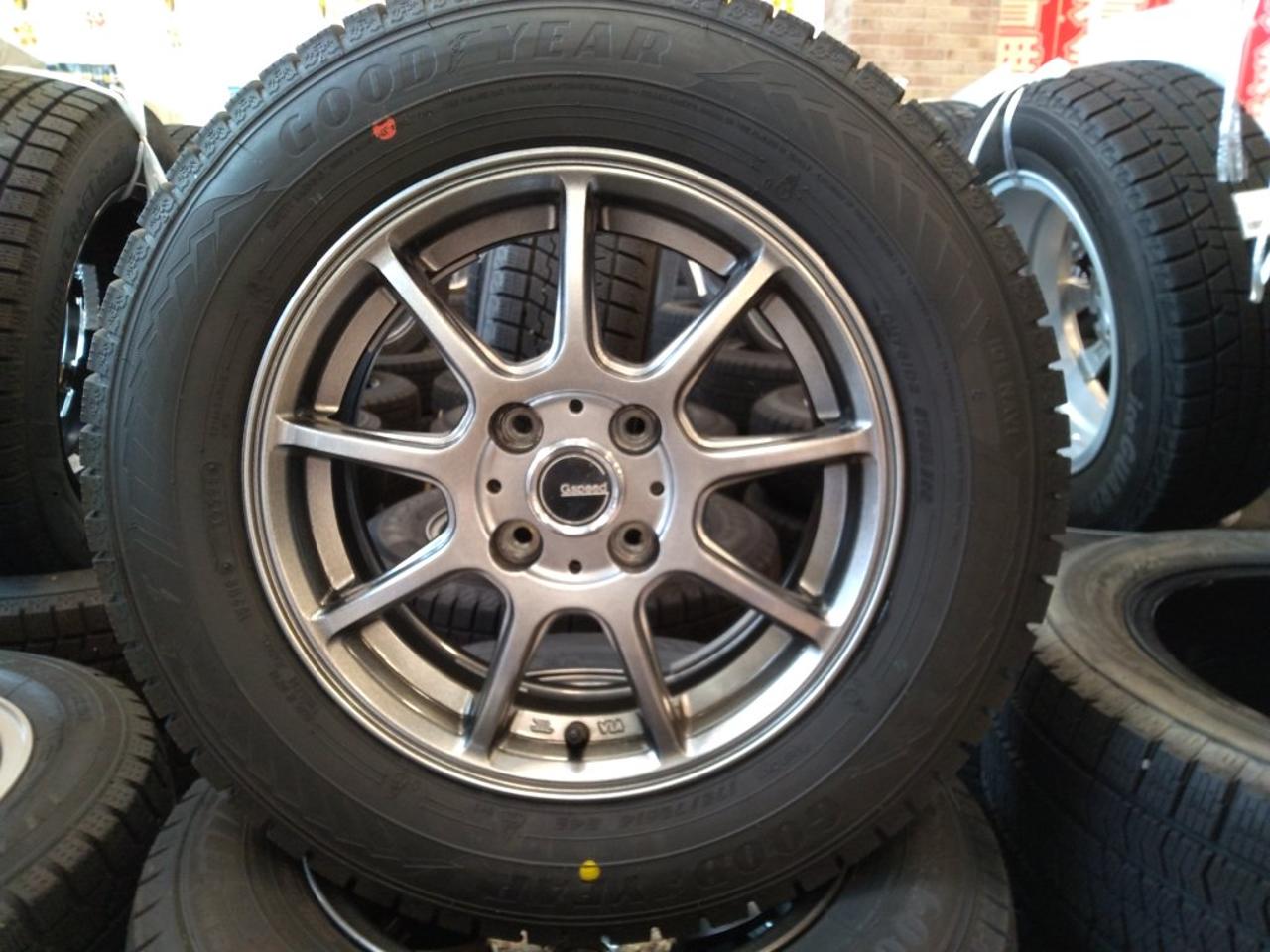 HOT STUFF G.speed P-01 + GOODYEAR ICENAVI8 For older models of compact cars such as the Aqua and Vitz.
