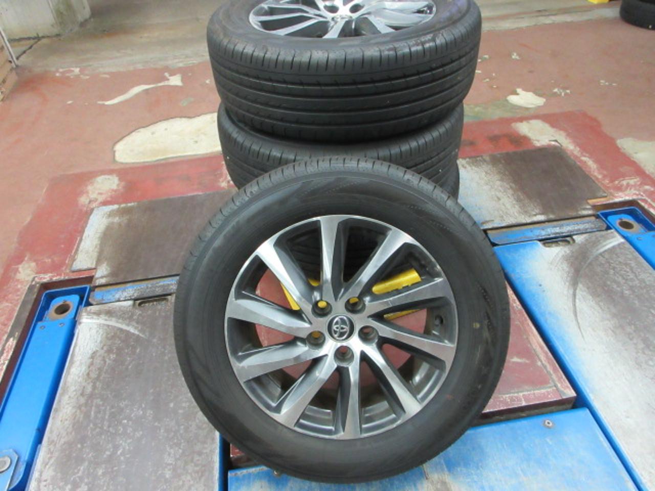 Toyota 30 Alphard early genuine wheel + YOKOHAMA BluEarth RV-03