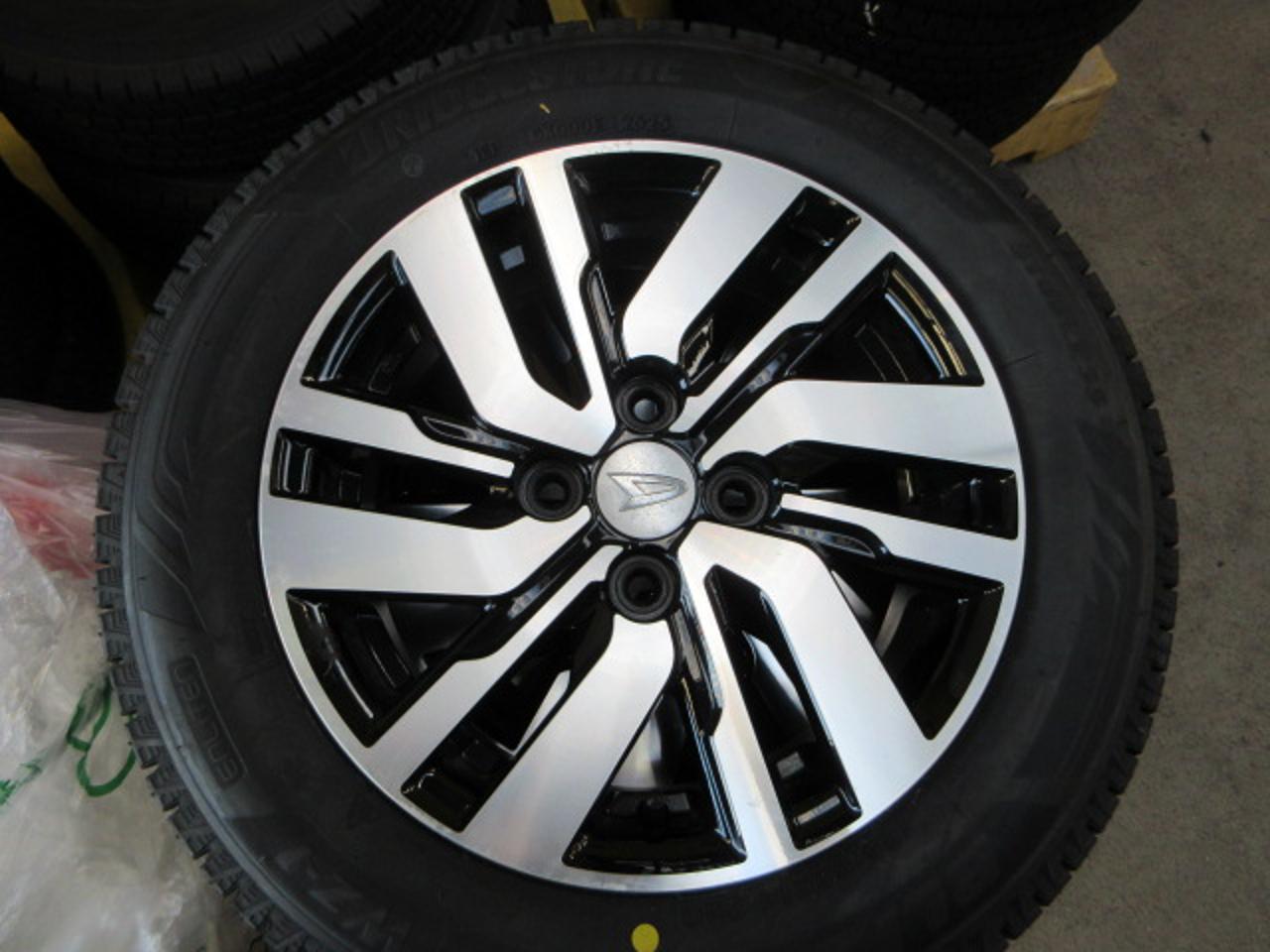DAIHATSU Boon genuine wheels + BRIDGESTONE BLIZZAK WZ-1