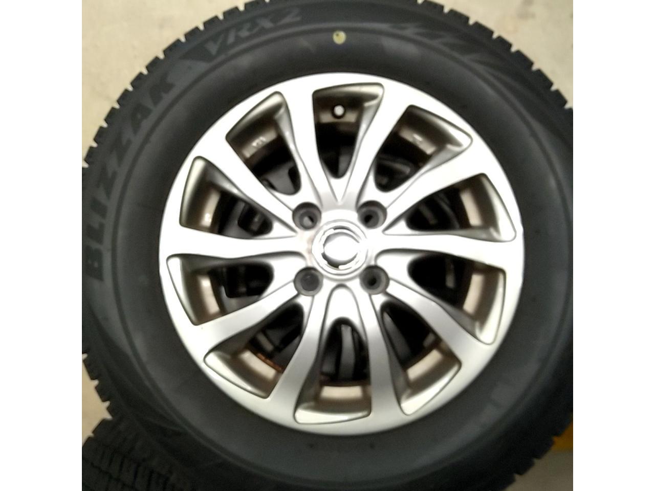 BRIDGESTONE BALMINUM TR10 + BRIDGESTONE BLIZZAK VRX2