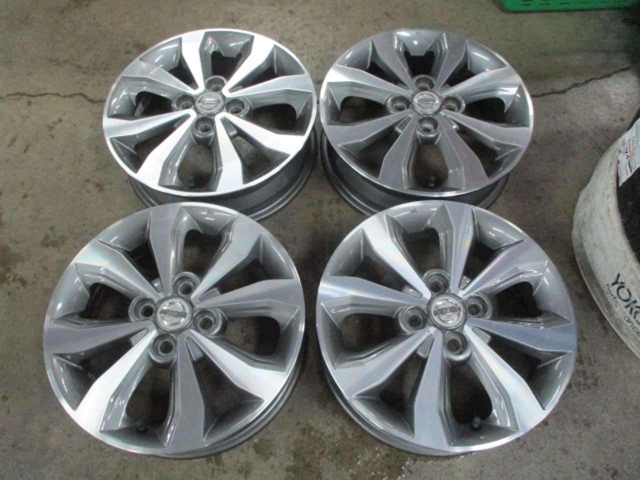 NISSAN B21 series Dayz Highway Star Genuine twin 4-spoke wheels