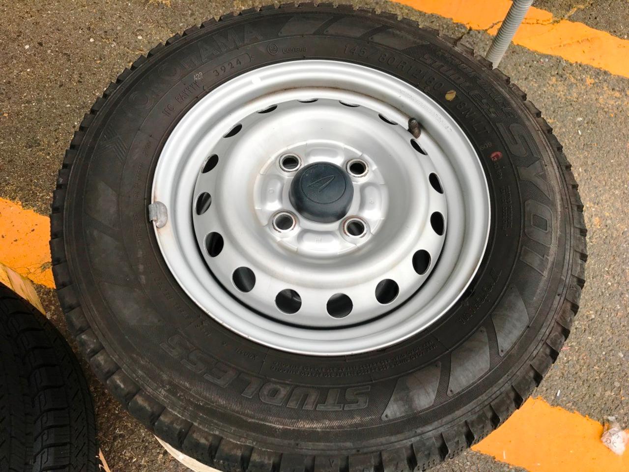 DAIHATSU Steel wheel - YOKOHAMA SY01V 4/4