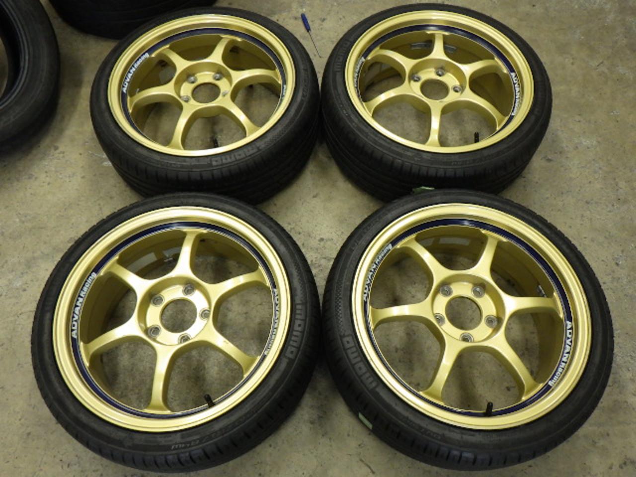 YOKOHAMA ADVAN Racing RG + MOMO TOPRUN M300