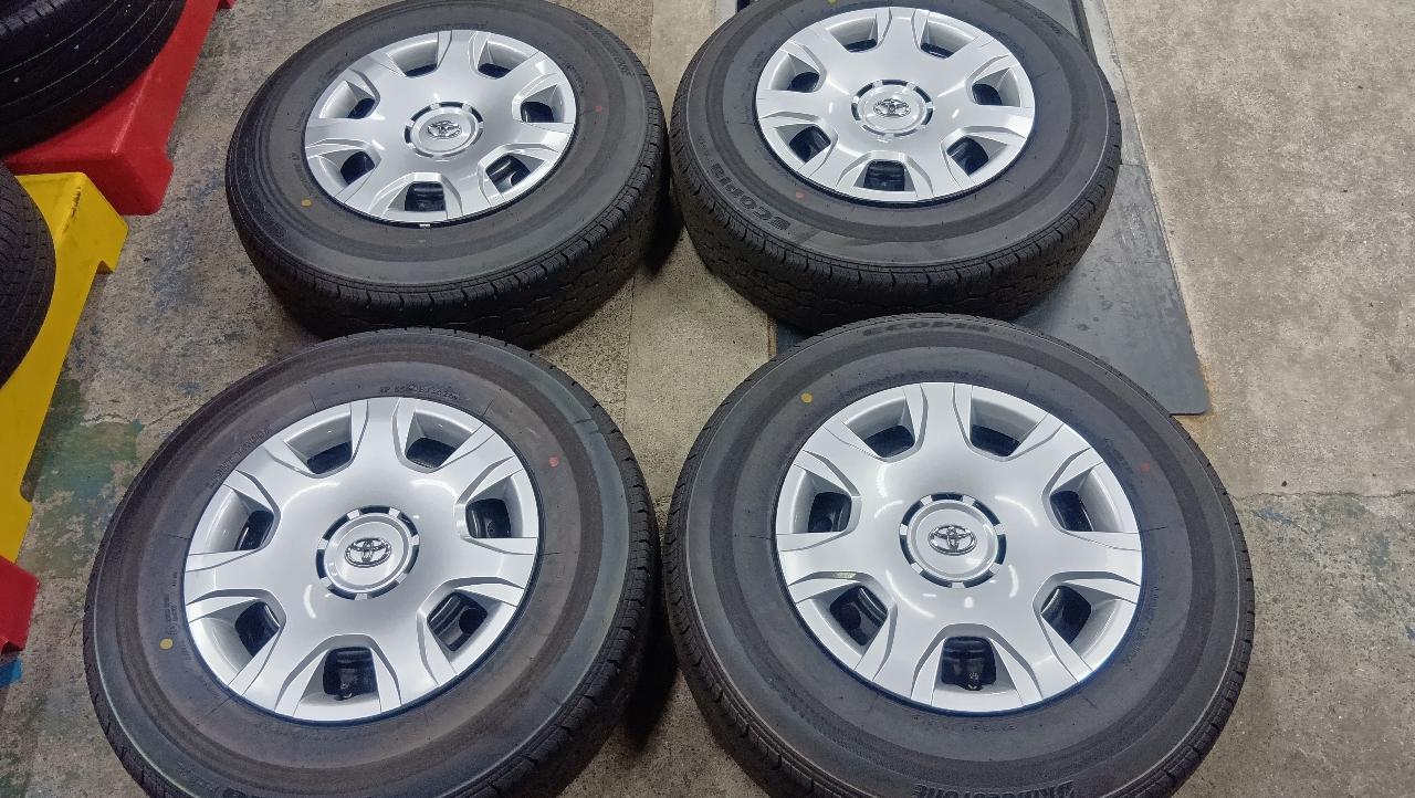 Toyota genuine parts 200 series Hiace Genuine steel wheel +BRIDGESTONEECOPIA RD613