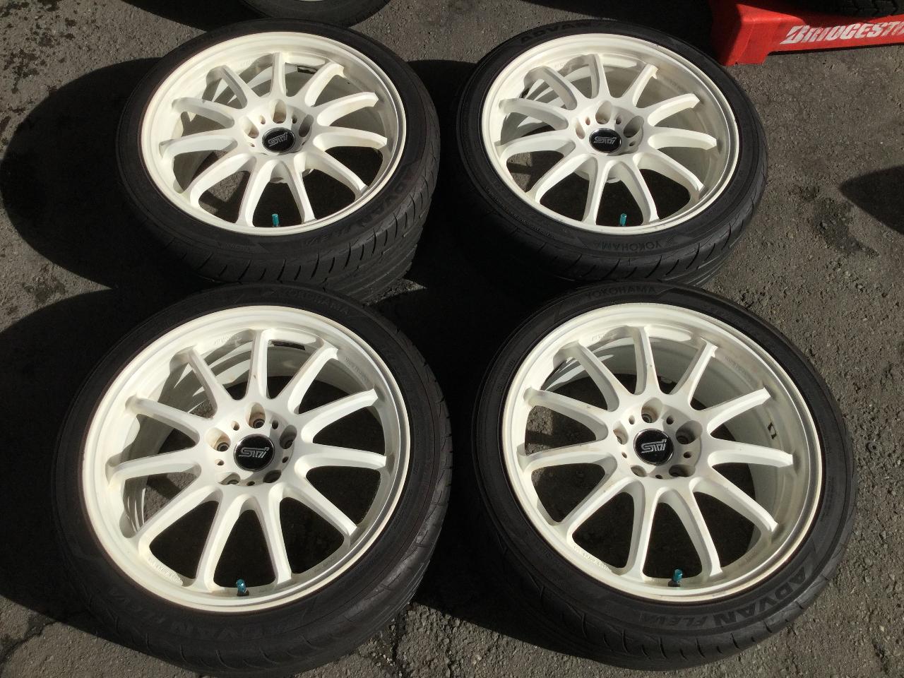 WORKEMOTION 11R + ADVAN FLEVA