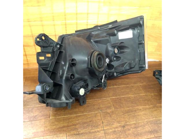 Genuine Nissan NV350 parts
Genuine parts for the early model Caravan (E26 type)
Halogen headlights
Right and left