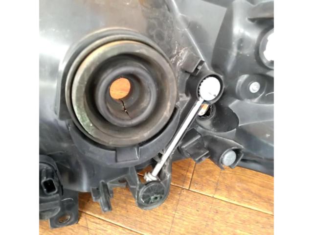 Genuine Nissan NV350 parts
Genuine parts for the early model Caravan (E26 type)
Halogen headlights
Right and left