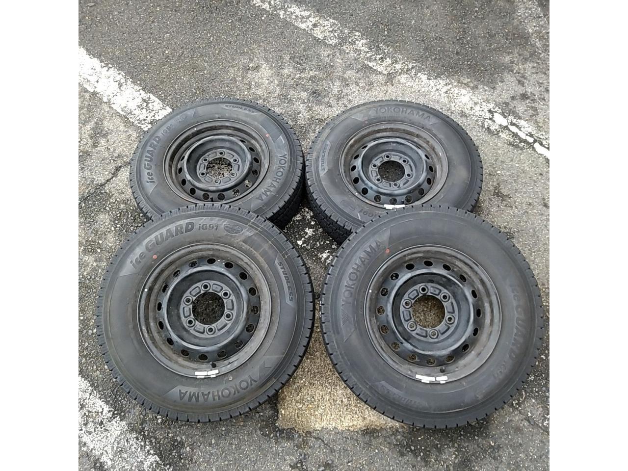 Toyota original Hiace 200 genuine steel wheels + YOKOHAMA ice GUARD iG91