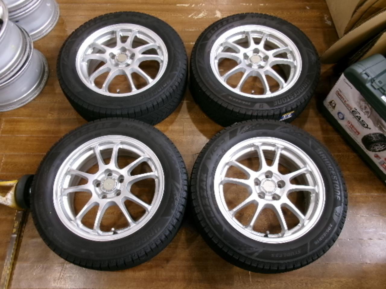 Container A BRIDGESTONE ECO FORME SE-10 + BRIDGESTONE BLZZAK VRX3 205 / 55R16