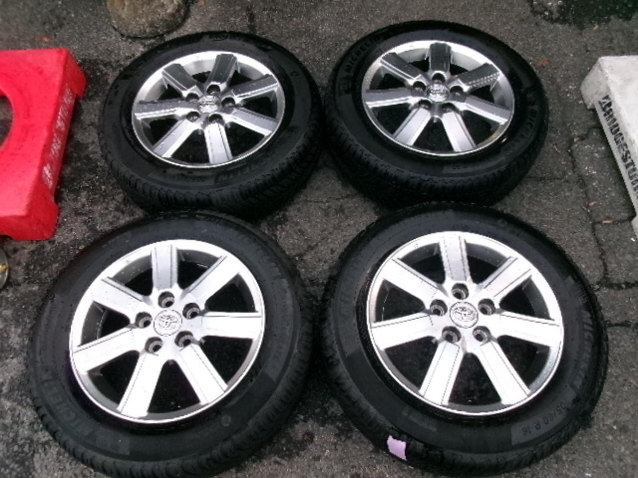 Toyota genuine Noah / Voxy + MICHELIN CROSS CLIMATE 205 / 60R16