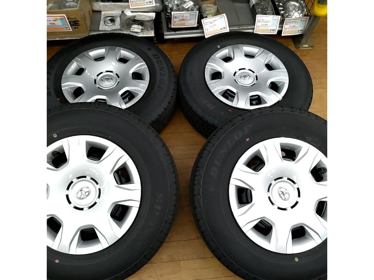 Toyota genuine parts 200 Series Hiace genuine steel wheels + DUNLOP SP175N