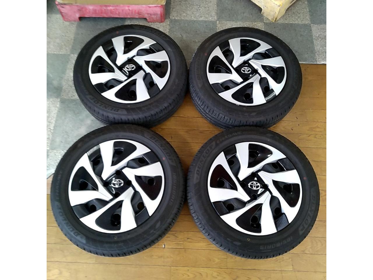 Toyota genuine Aqua NHP10 Late version S style black Genuine steel wheel + DUNLOP ENASAVE EC 205 185 / 60R15 84H Four