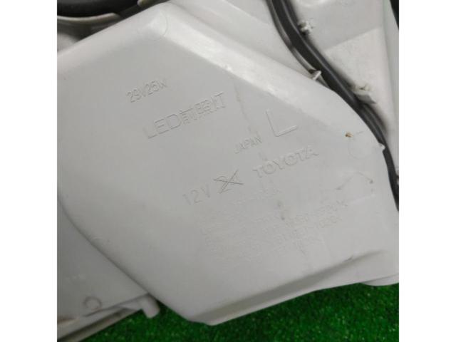 トヨタ純正200系ハイエース純正LEDヘッドライト