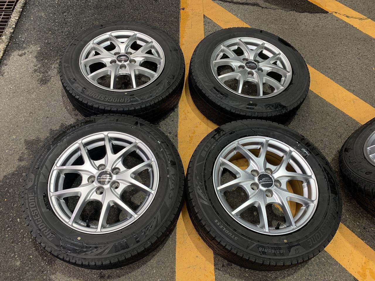 BRIDGESTONE VRX3 185 / 60R15 84Q + A-TECH SCHNEIDER Schneider Style 52