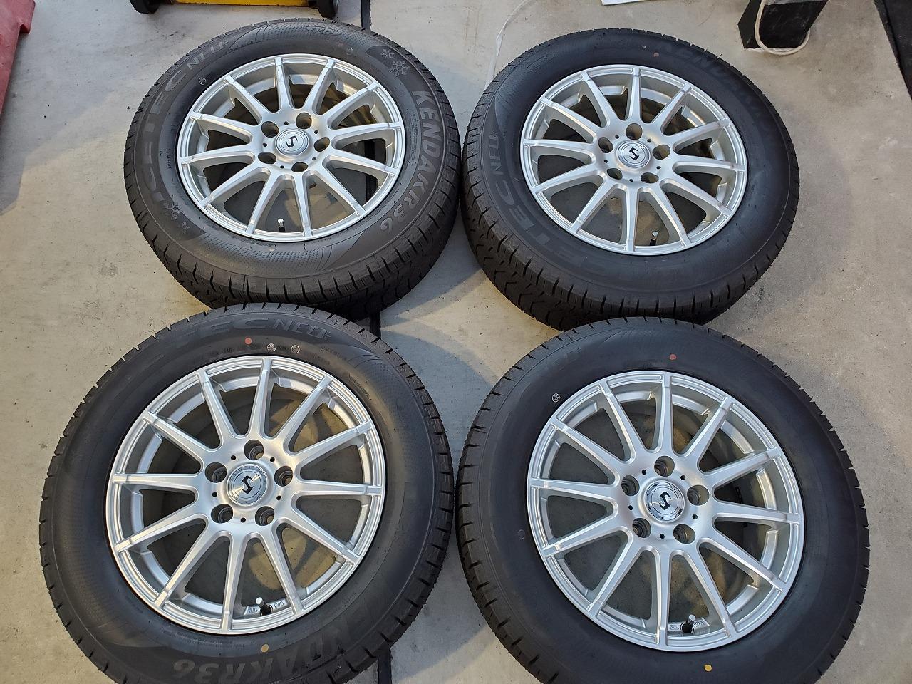 5 manufacturer unknown 12-spoke wheels + KENDA ICETEC NEO KR36