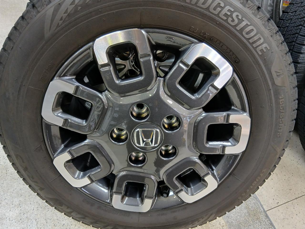 Honda genuine GT system Freed Kloster Pure aluminum + BRIDGESTONE BLIZZAK VRX3