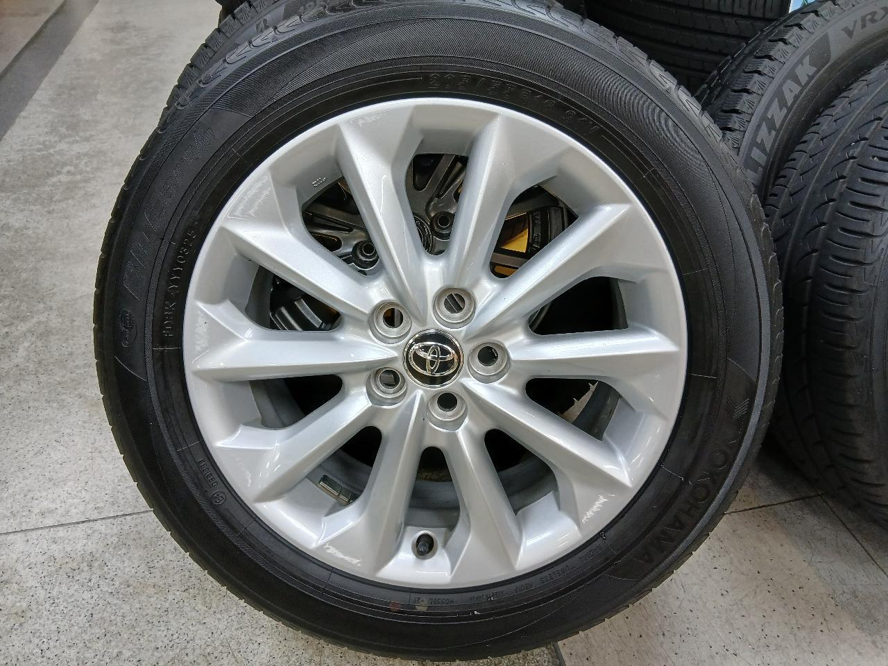 Toyota genuine Corolla touring Pure aluminum + YOKOHAMA BluEarth + YOKOHAMA BluEarth