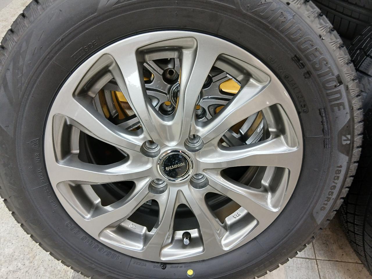 BRIDGESTONE BALMINUM TR10 + BRIDGESTONE BLIZZAK VRX3