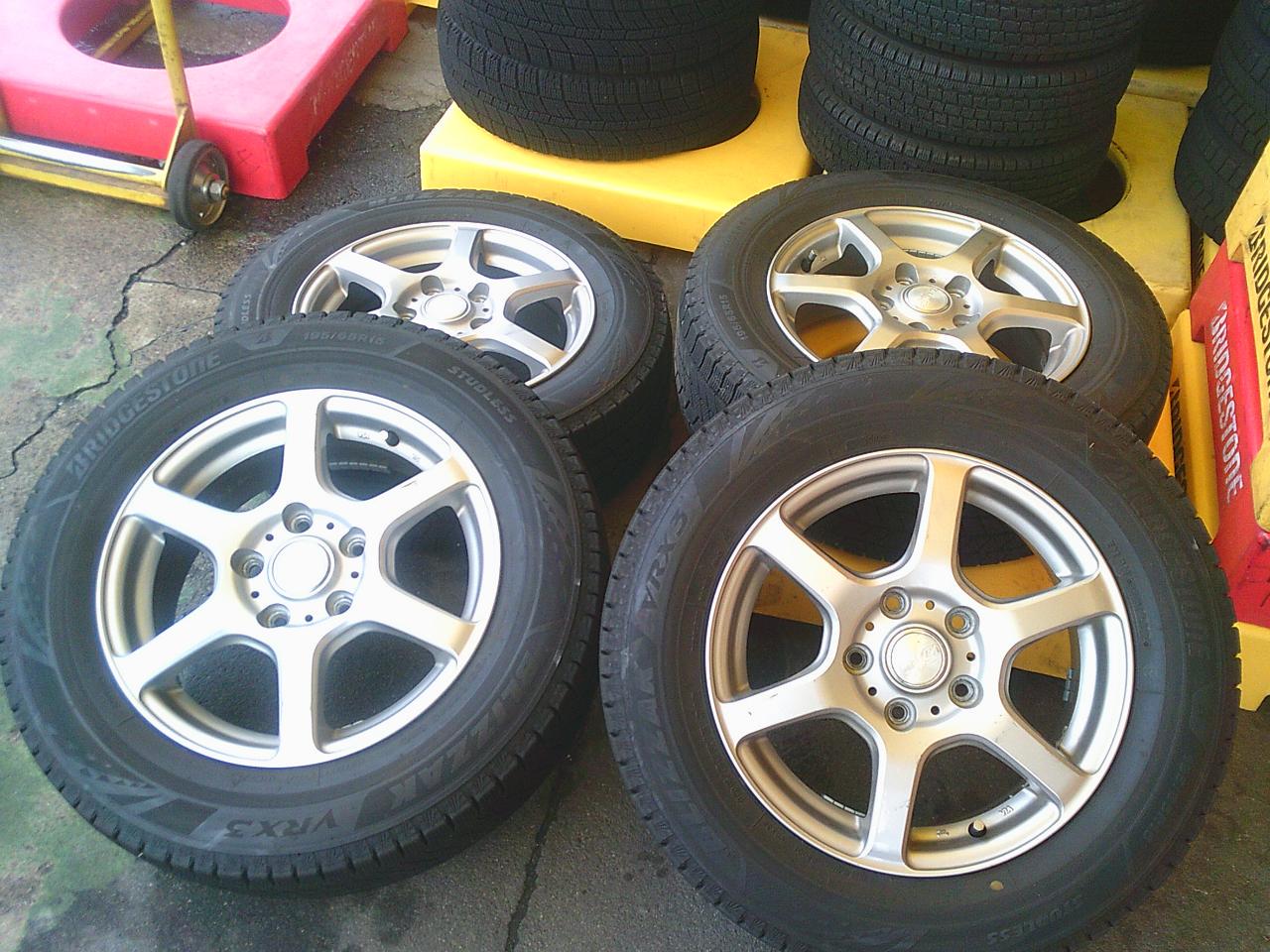 YOKOHAMA LAYCEA + BRIDGESTONE BLIZZAK VRX3
