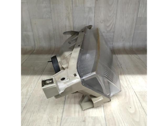 Translation
Toyota genuine parts
Genuine headlight
Right only
■
Sprinter Trueno
AE111
