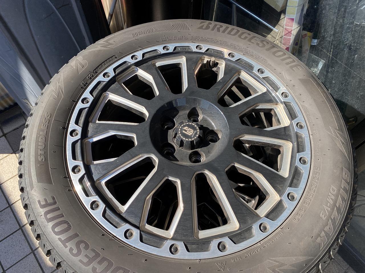 Others AVENTURA Black polish + Bridgestone Blizzak DM-V3