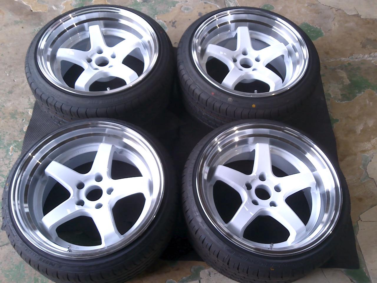 Cleave racing FL53 + GRENLANDER ENRI U08x2 L-ZEAL56x2