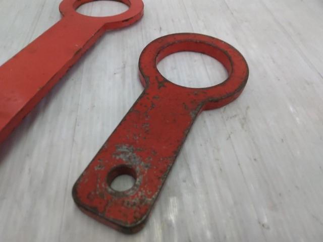 Unknown Manufacturer
Front and rear tow hooks