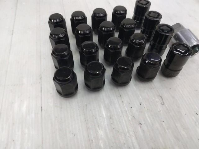 メーカー不明 ブラックナット+McGUARD ホイールロック