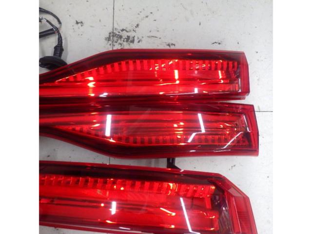 Toyota genuine
80-series
Harrier
Genuine tail lens