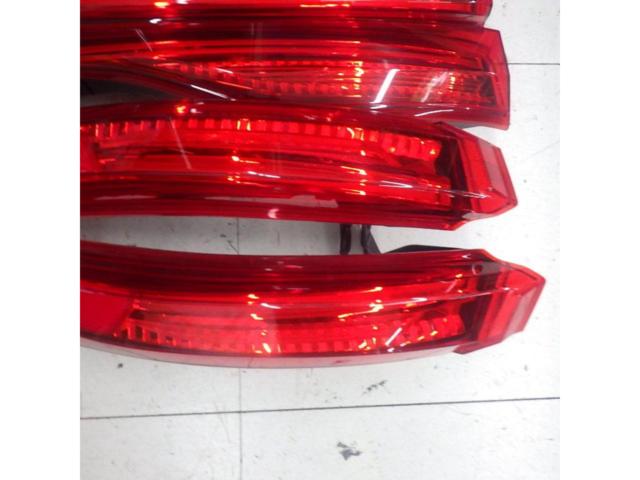 Toyota genuine
80-series
Harrier
Genuine tail lens
