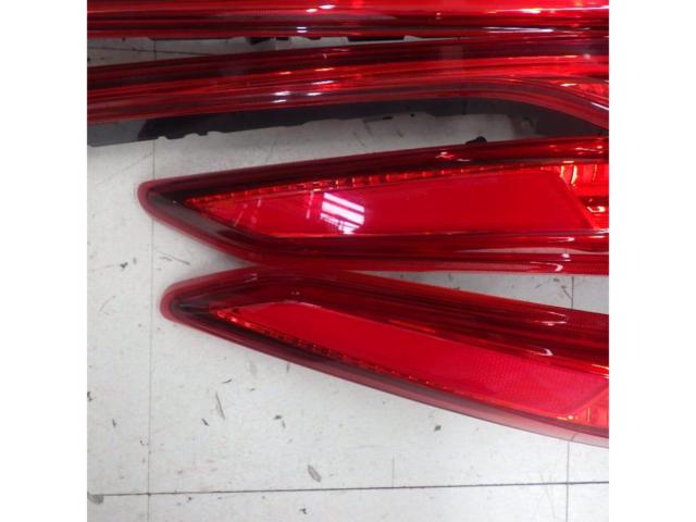 Toyota genuine
80-series
Harrier
Genuine tail lens