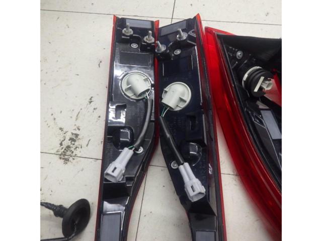 Toyota genuine
80-series
Harrier
Genuine tail lens