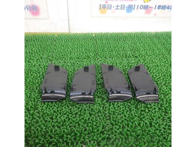 Toyota genuine
80 series Harrier
Genuine
Inner door handle bezel
Right and left
4 split
