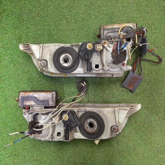 Wakeari / Current sales Toyota genuine (TOYOTA)
GX100/Chaser
Late type
Genuine headlight