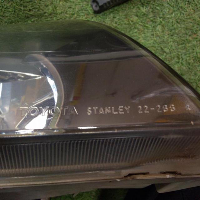 Wakeari / Current sales Toyota genuine (TOYOTA)
GX100/Chaser
Late type
Genuine headlight