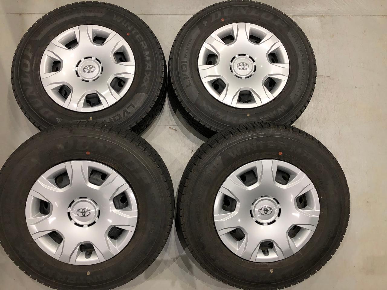 Toyota original Hiace 200 Genuine steel wheel + DUNLOP WINTER MAXX LV01