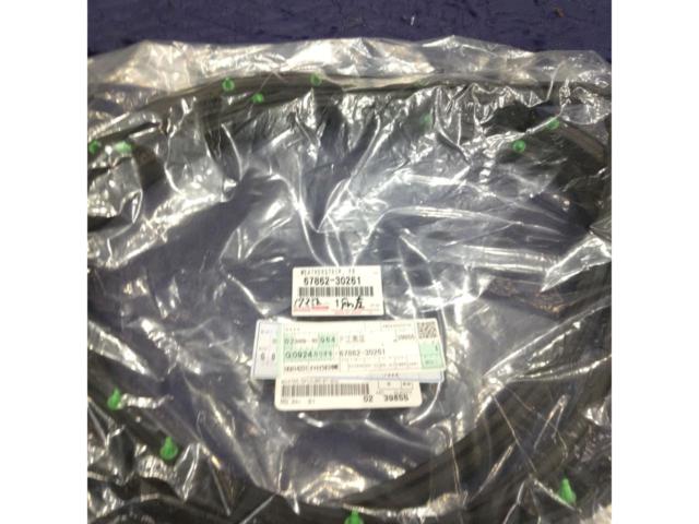 Toyota
Crown Majesta
17 system
Genuine
Weather Strip
Front door
Right and left