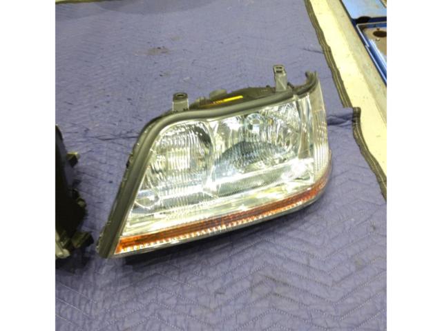 Toyota
Crown Majesta
17 system
Genuine
HID headlights
Right and left