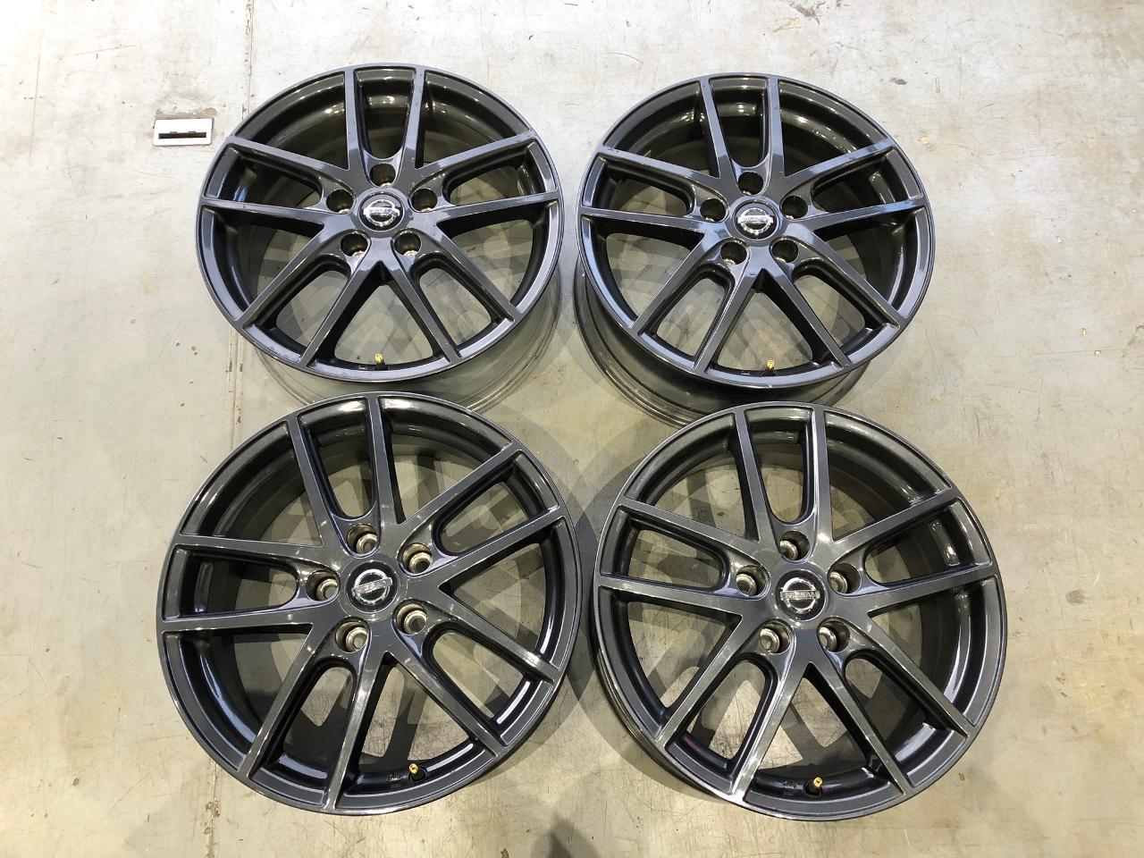 Nissan genuine Options Estilo Wheel