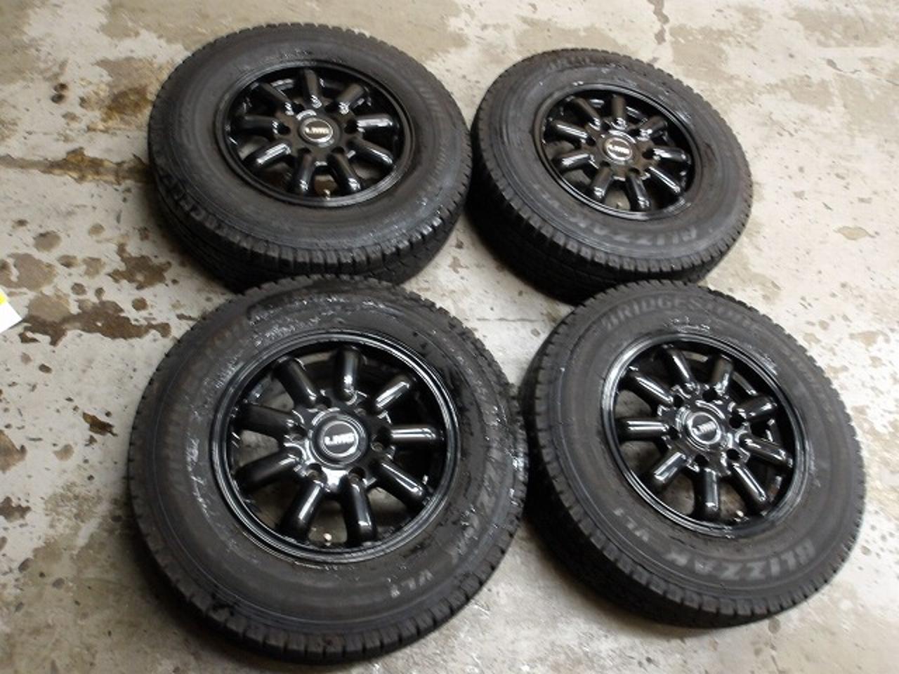 8LMG 9-spoke wheels + BRIDGESTONE BLIZZAK VL1