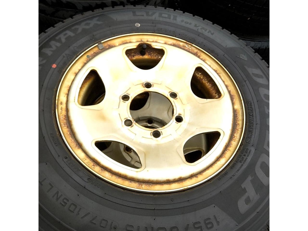 8TOPY Steel wheel + DUNLOP WINTERMAXX LV01