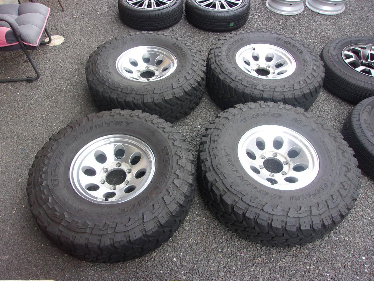 Unknown Manufacturer Perforated wheel + TOYO OPEN COUNTRY M / T 33x10.5R15LT