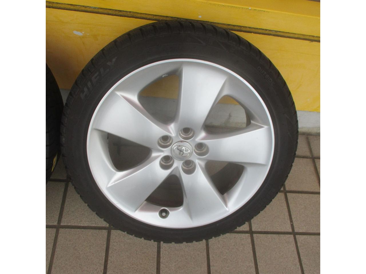Wheels only, genuine Toyota parts. Prius / ZVW30 Touring original wheel