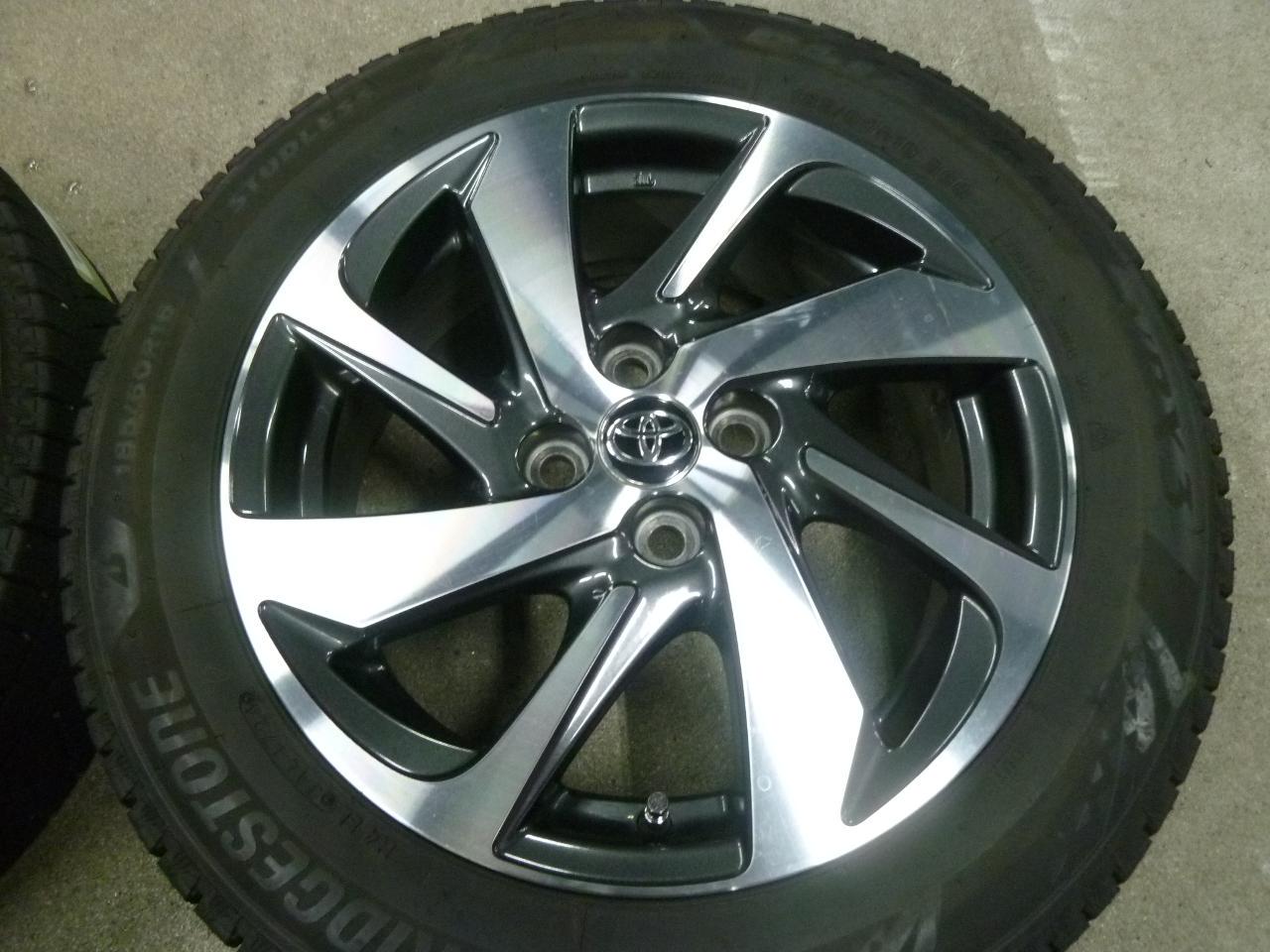 *The tire size is large for vehicles other than crossovers. Toyota genuine NHP10 system Aqua Crossover Pure aluminum + BRIDGESTONE BLIZZAK VRX3